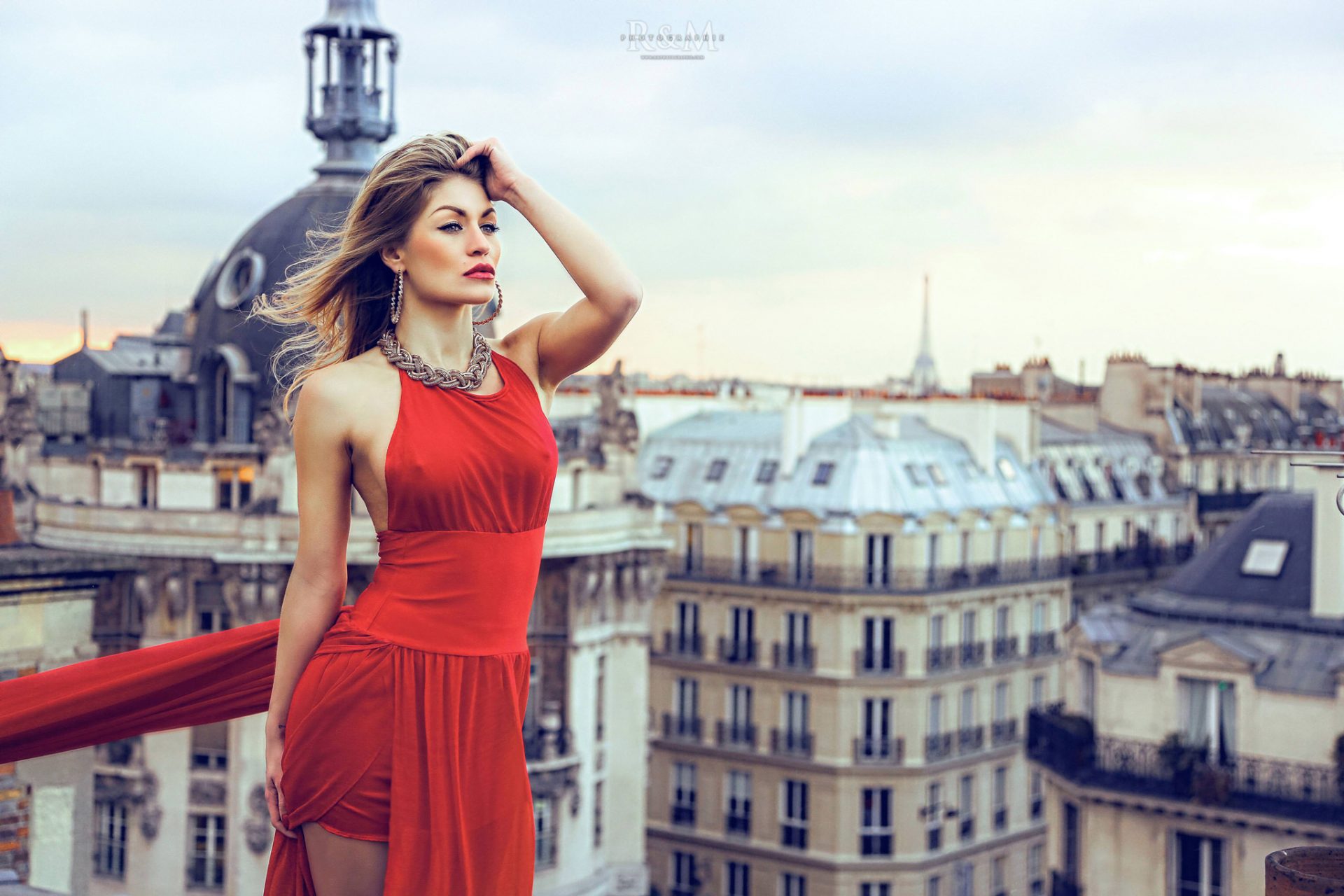 rmphotographie-fashion-photographer-photographe-mode-paris-book-photo-commercial-publicite-advertising-red-dress-rooftops