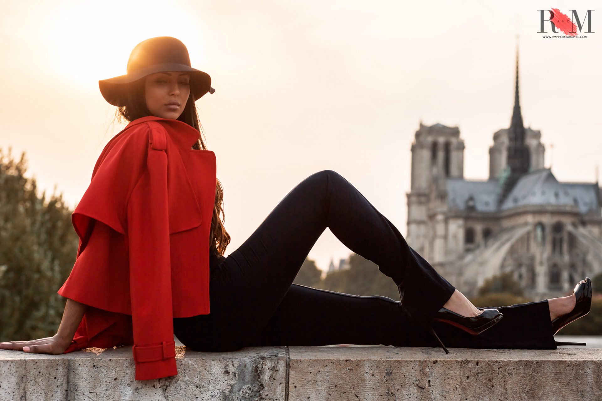 rmphotographie-fashion-photographer-photographe-mode-paris-book-photo-model-modele-class-red-hat-jacket-rouge-louboutins