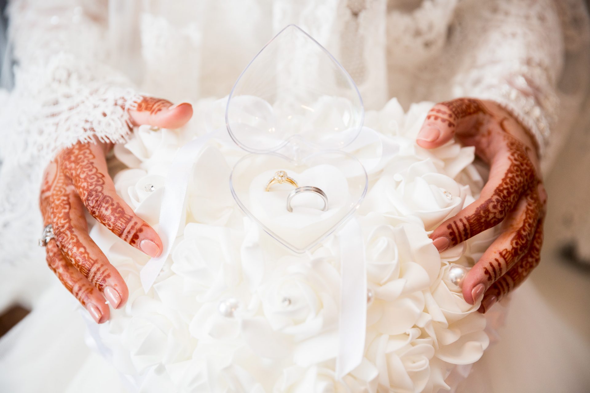 rmphotographie-wedding-photographer-photographe-mariage-paris-oriental-details-rings-alliances2