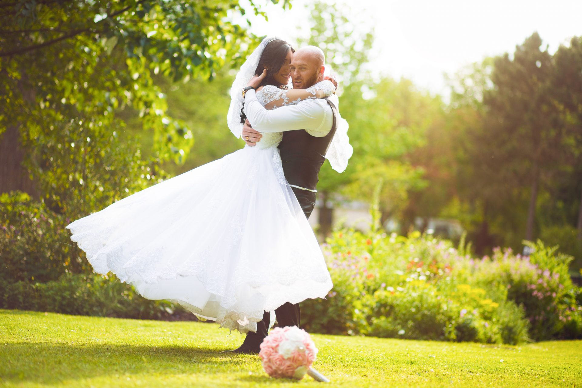 rmphotographie-wedding-photographer-photographe-mariage-paris-oriental-garden-holding